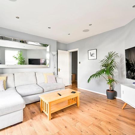 Cosy 1-Bed E15, Sleeps 4, 1 Min From Tube Station Near O2 Arena Apartment London Exterior photo