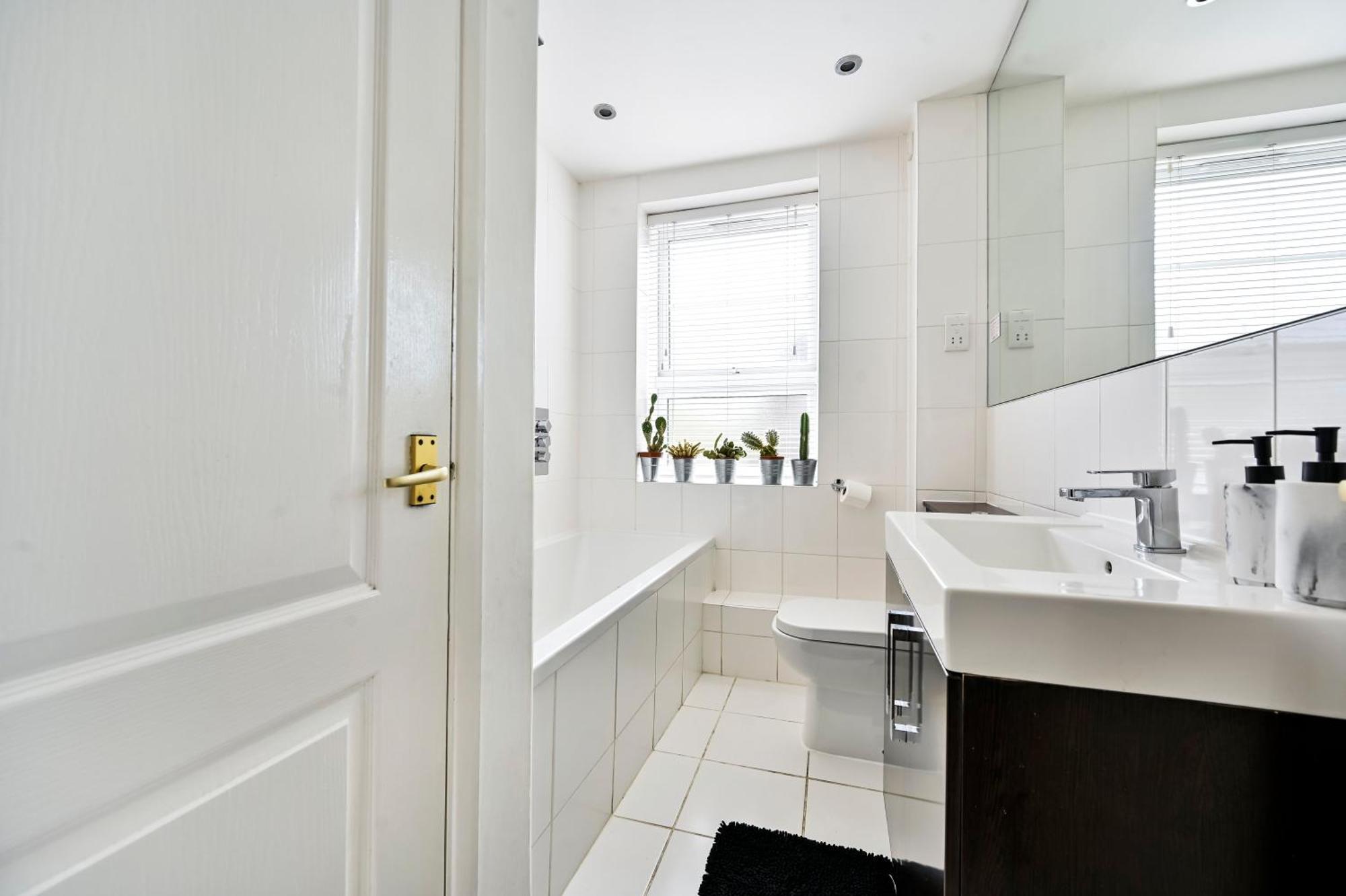 Cosy 1-Bed E15, Sleeps 4, 1 Min From Tube Station Near O2 Arena Apartment London Exterior photo