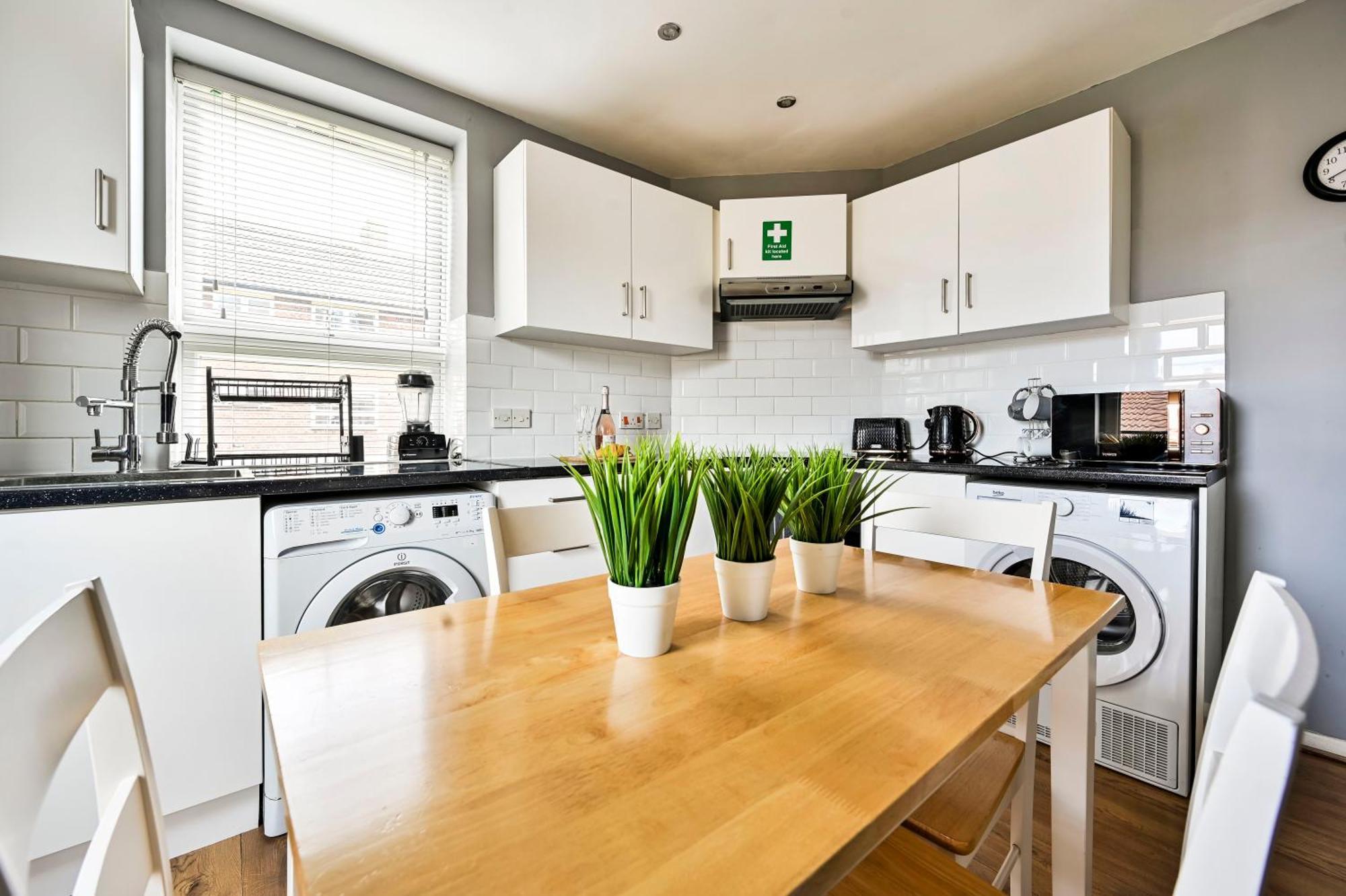 Cosy 1-Bed E15, Sleeps 4, 1 Min From Tube Station Near O2 Arena Apartment London Exterior photo