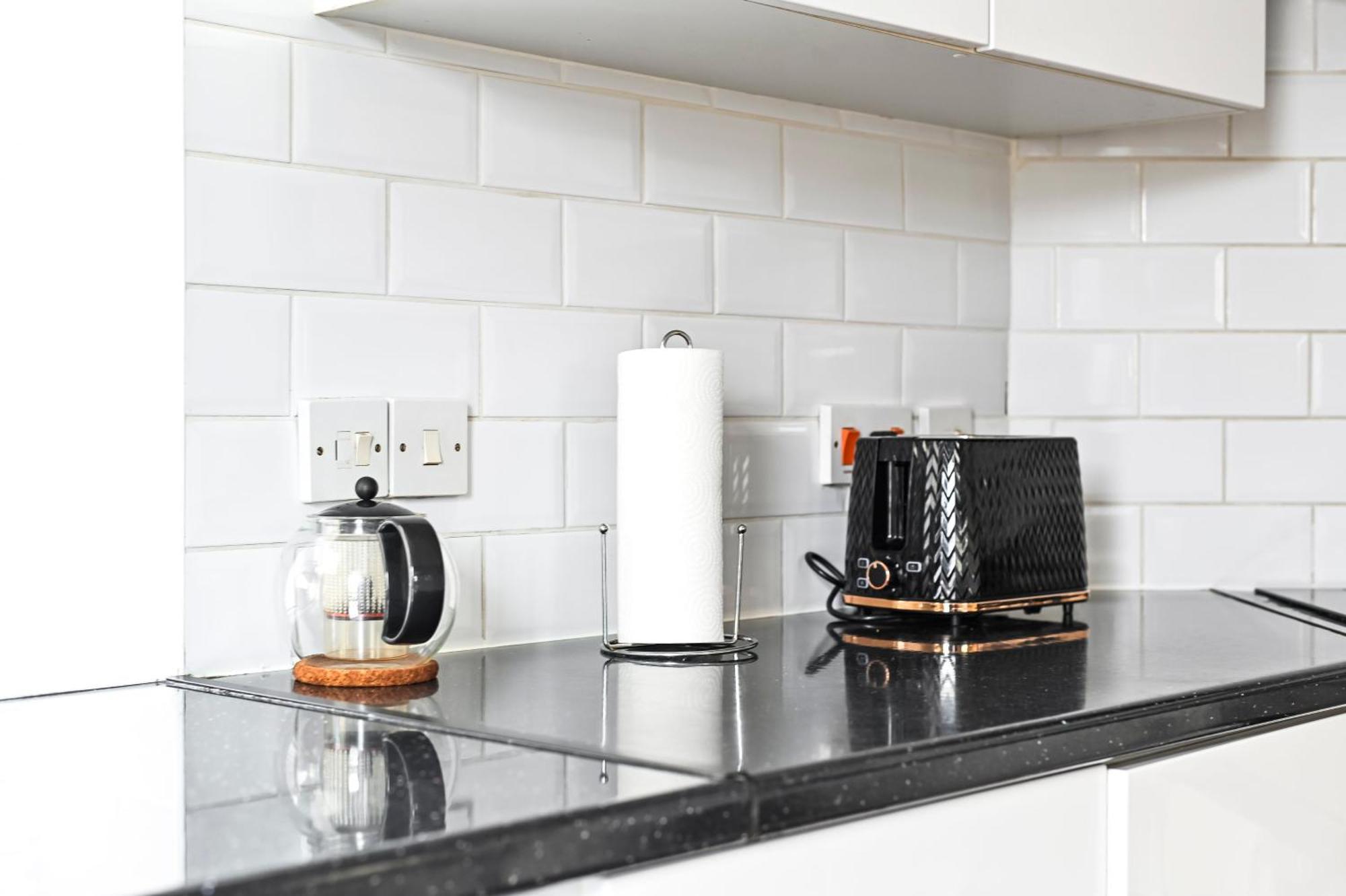 Cosy 1-Bed E15, Sleeps 4, 1 Min From Tube Station Near O2 Arena Apartment London Exterior photo