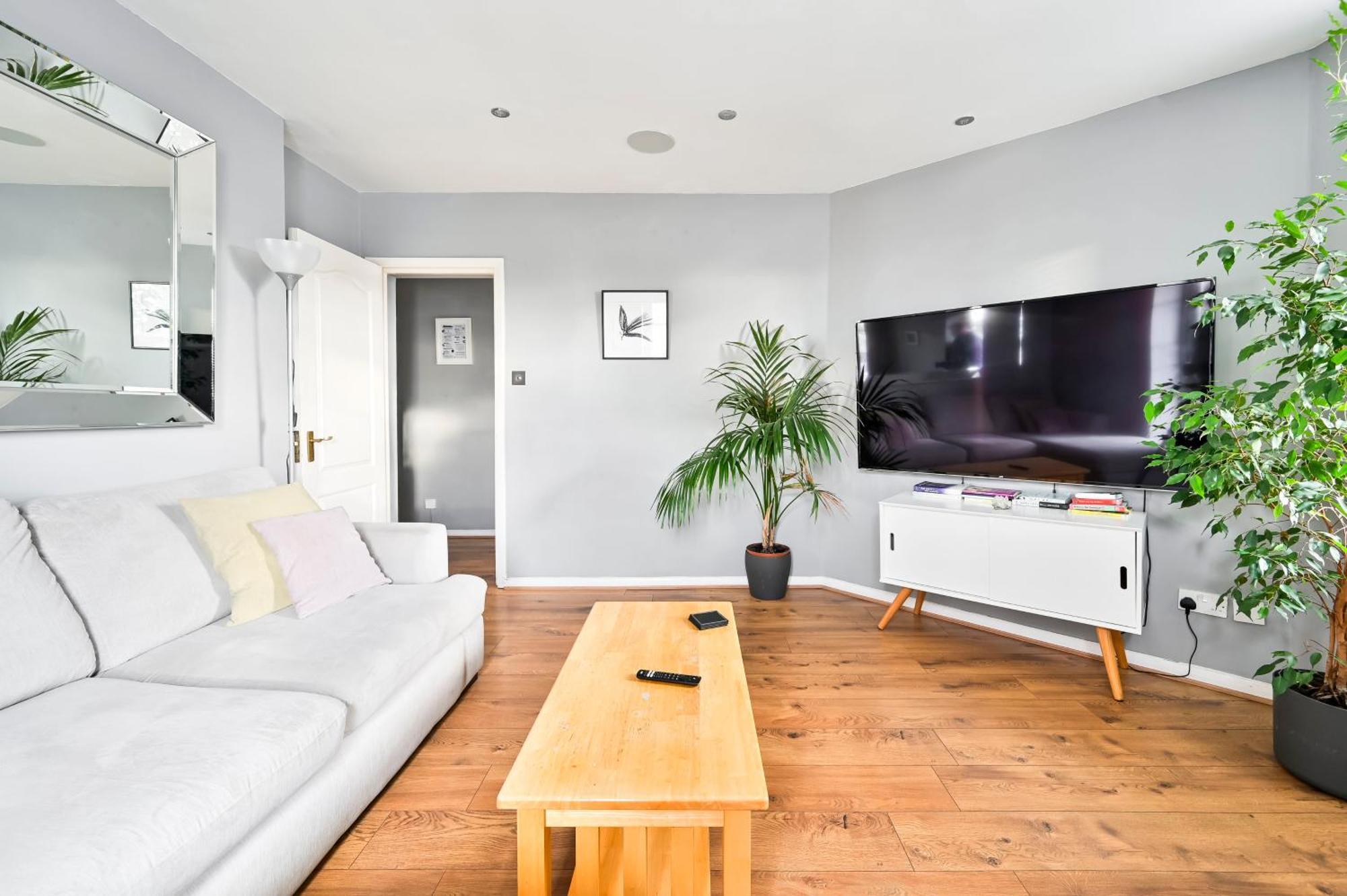 Cosy 1-Bed E15, Sleeps 4, 1 Min From Tube Station Near O2 Arena Apartment London Exterior photo