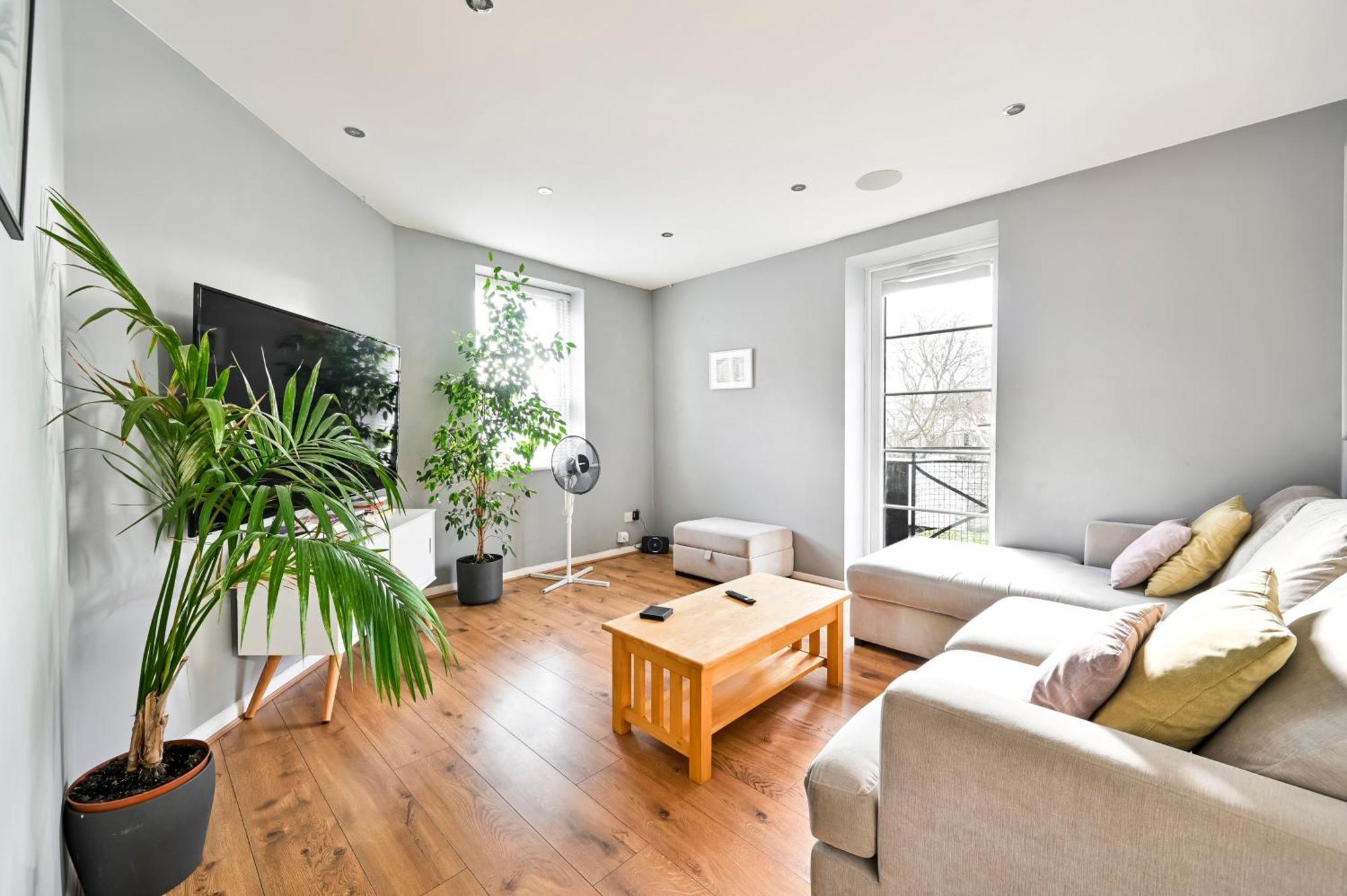 Cosy 1-Bed E15, Sleeps 4, 1 Min From Tube Station Near O2 Arena Apartment London Exterior photo