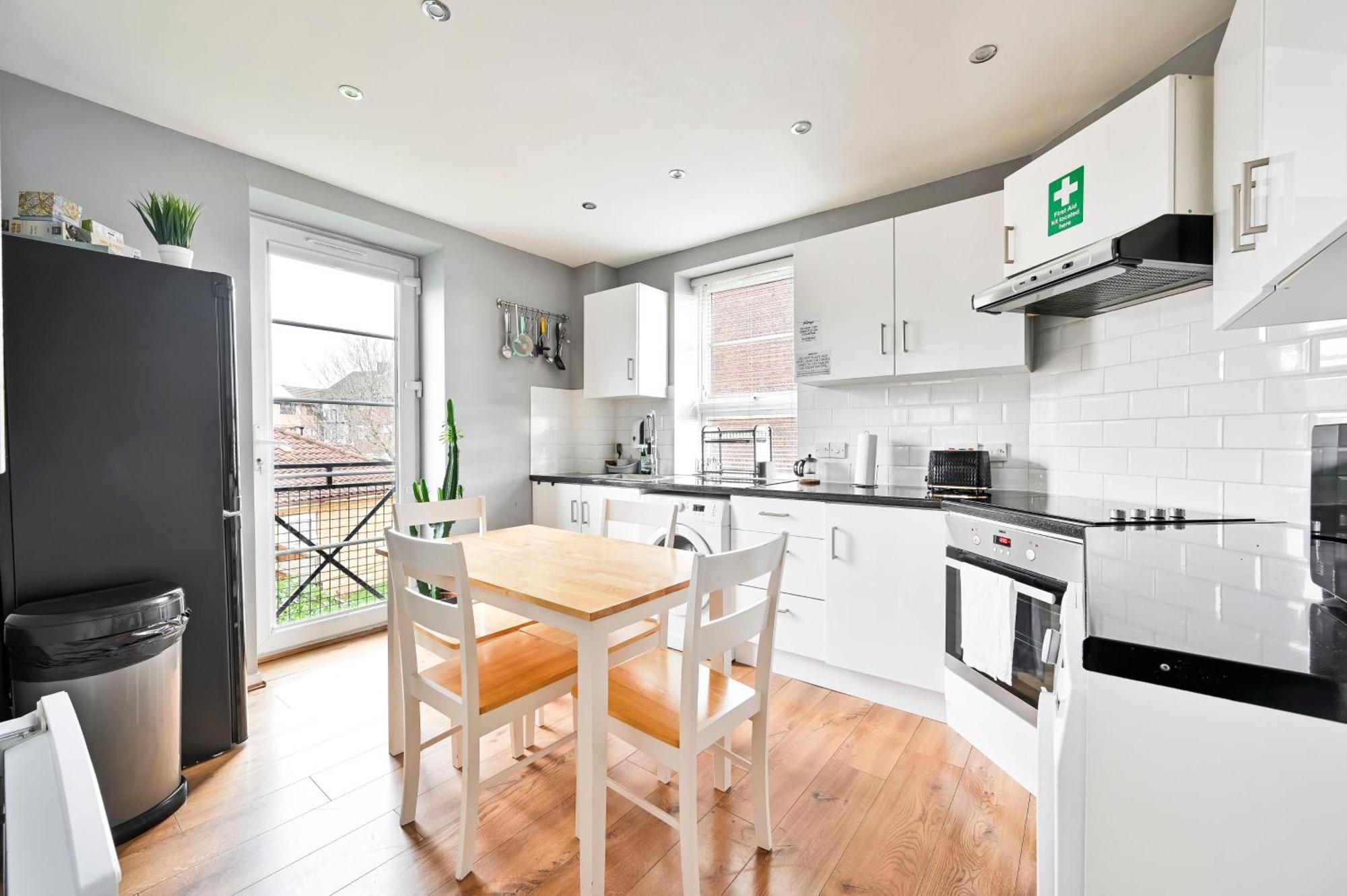Cosy 1-Bed E15, Sleeps 4, 1 Min From Tube Station Near O2 Arena Apartment London Exterior photo