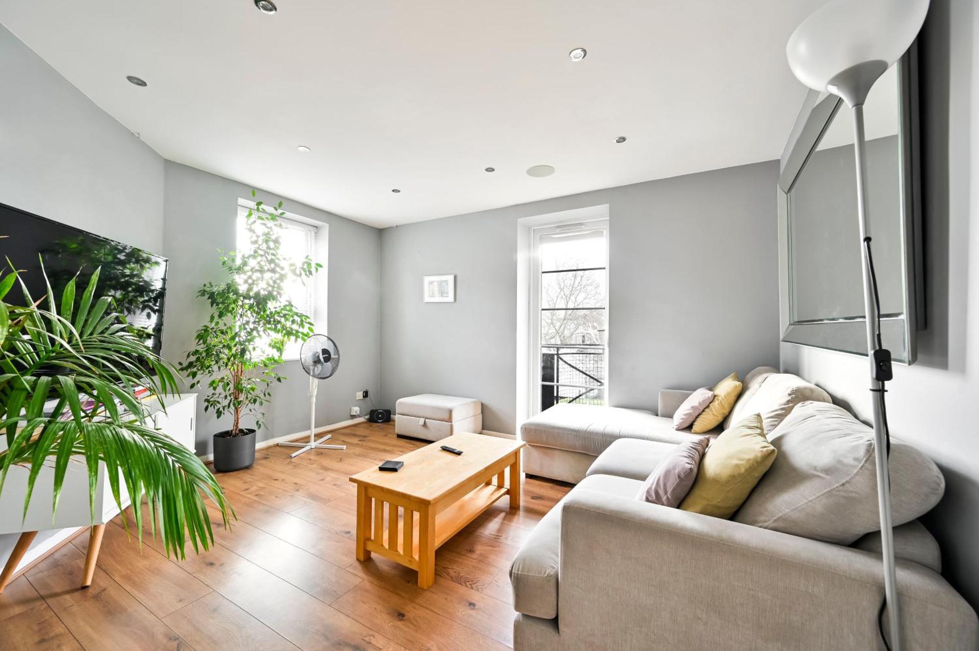 Cosy 1-Bed E15, Sleeps 4, 1 Min From Tube Station Near O2 Arena Apartment London Exterior photo