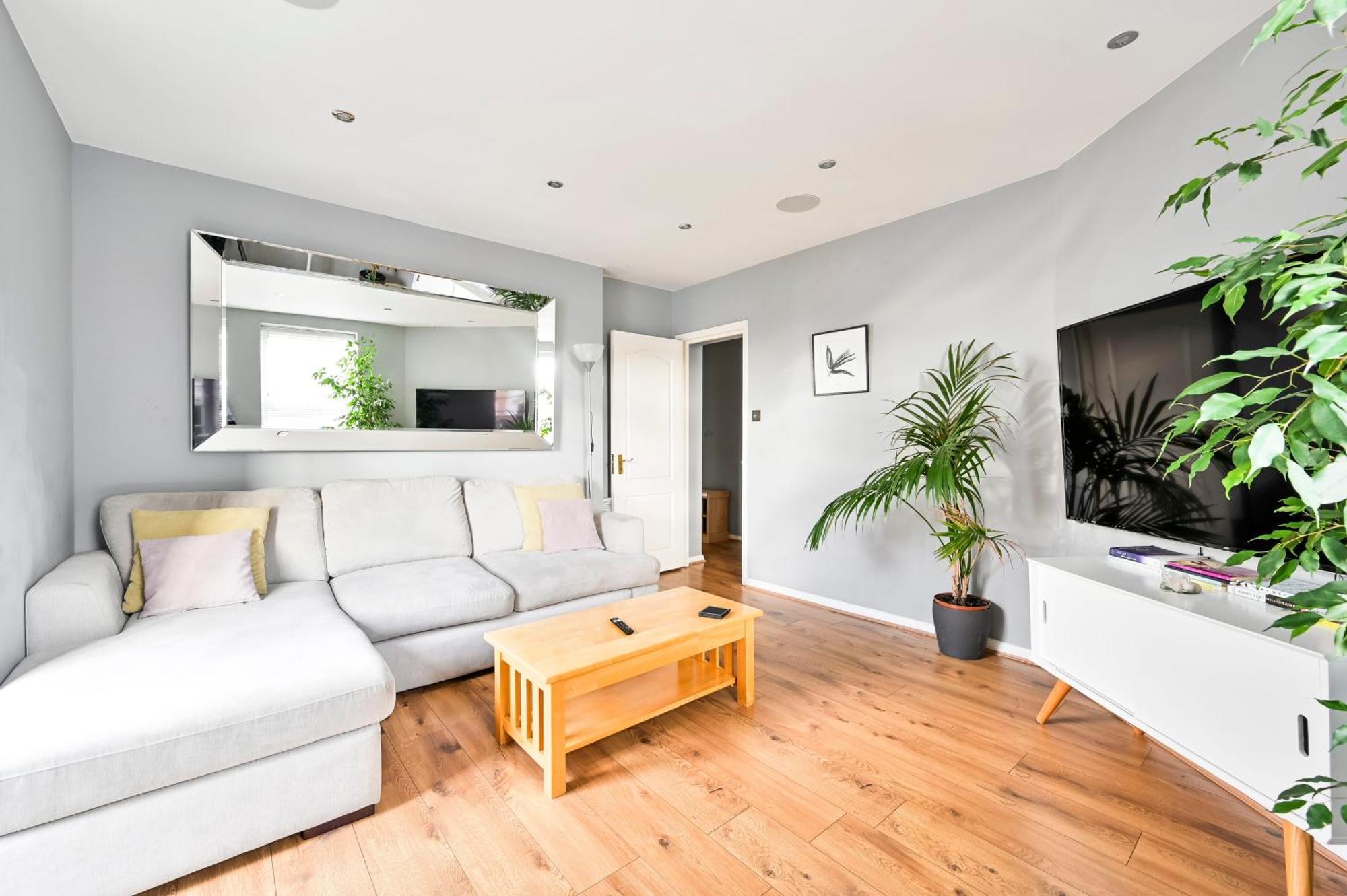 Cosy 1-Bed E15, Sleeps 4, 1 Min From Tube Station Near O2 Arena Apartment London Exterior photo