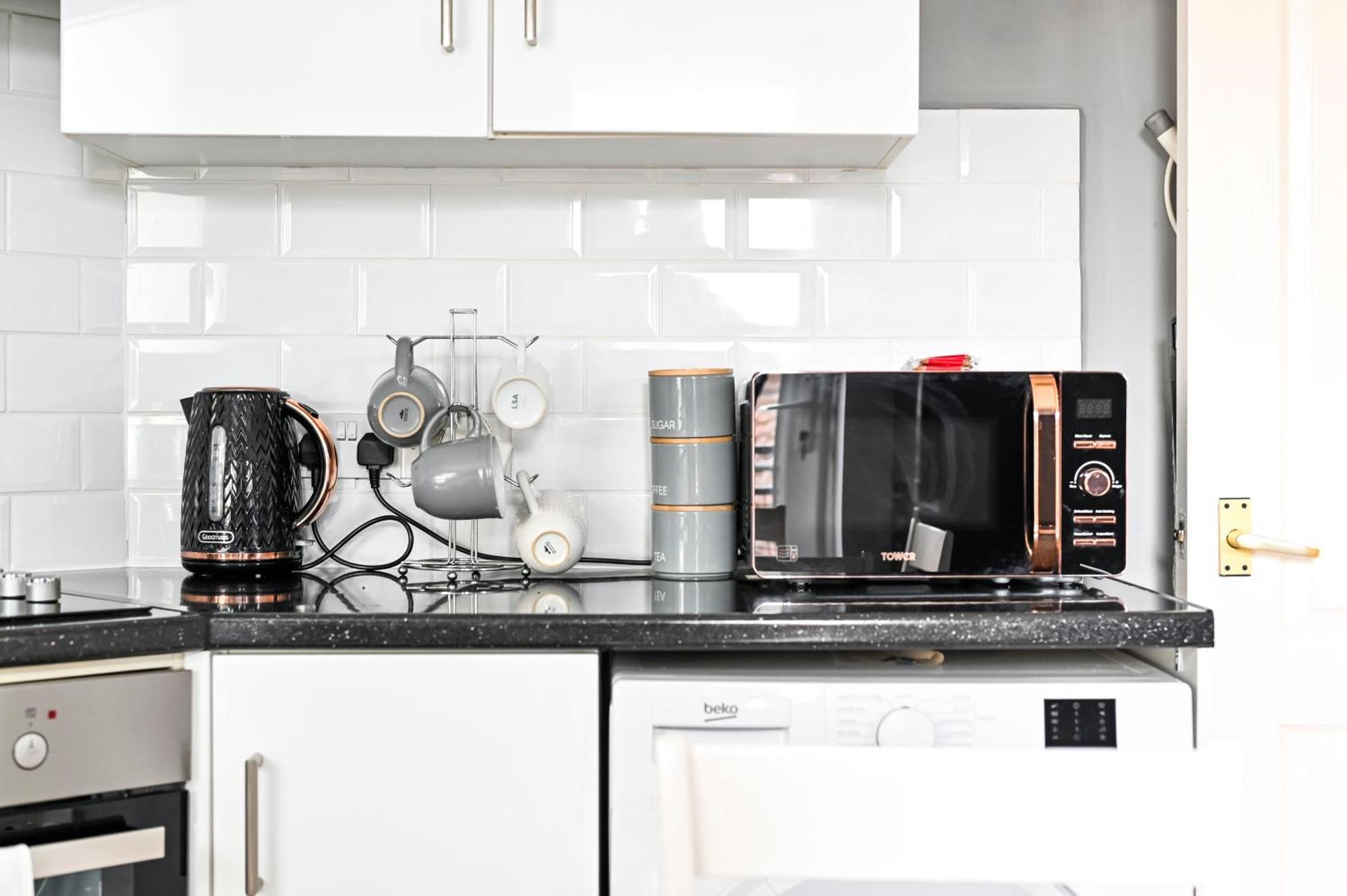 Cosy 1-Bed E15, Sleeps 4, 1 Min From Tube Station Near O2 Arena Apartment London Exterior photo